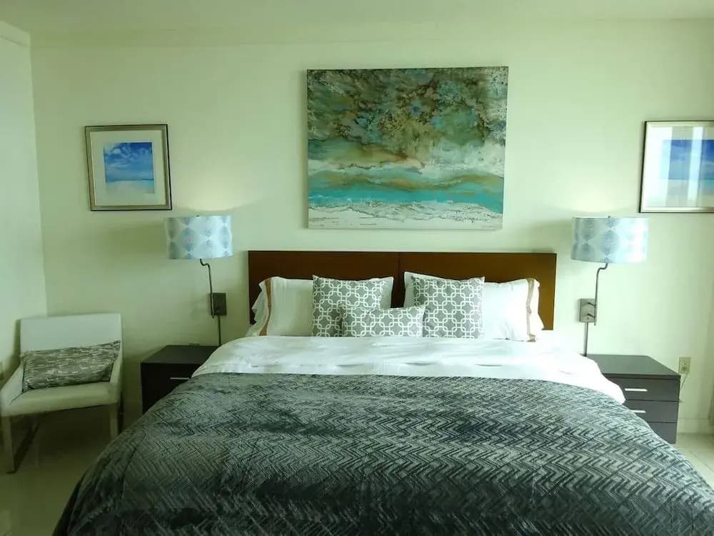 Ocean Million Dollar View Studio + Balcony #2 - photo 2