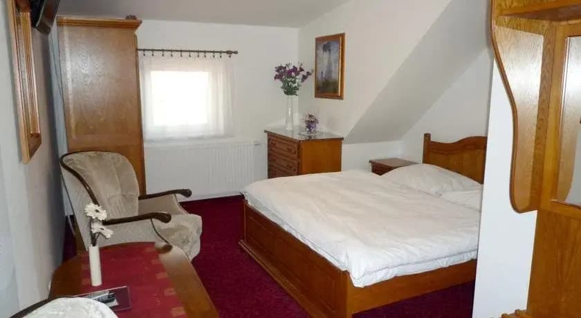 Golden Golem Hotel - photo 3