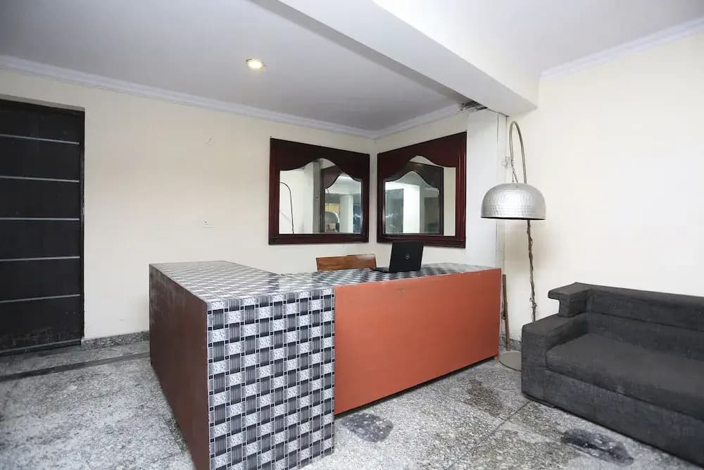 Oyo 28670 Hotel Dev Palace - photo 2