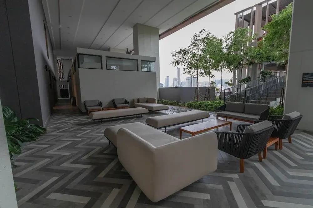 Lucentia Residence BBCC By Bedstay - photo 1