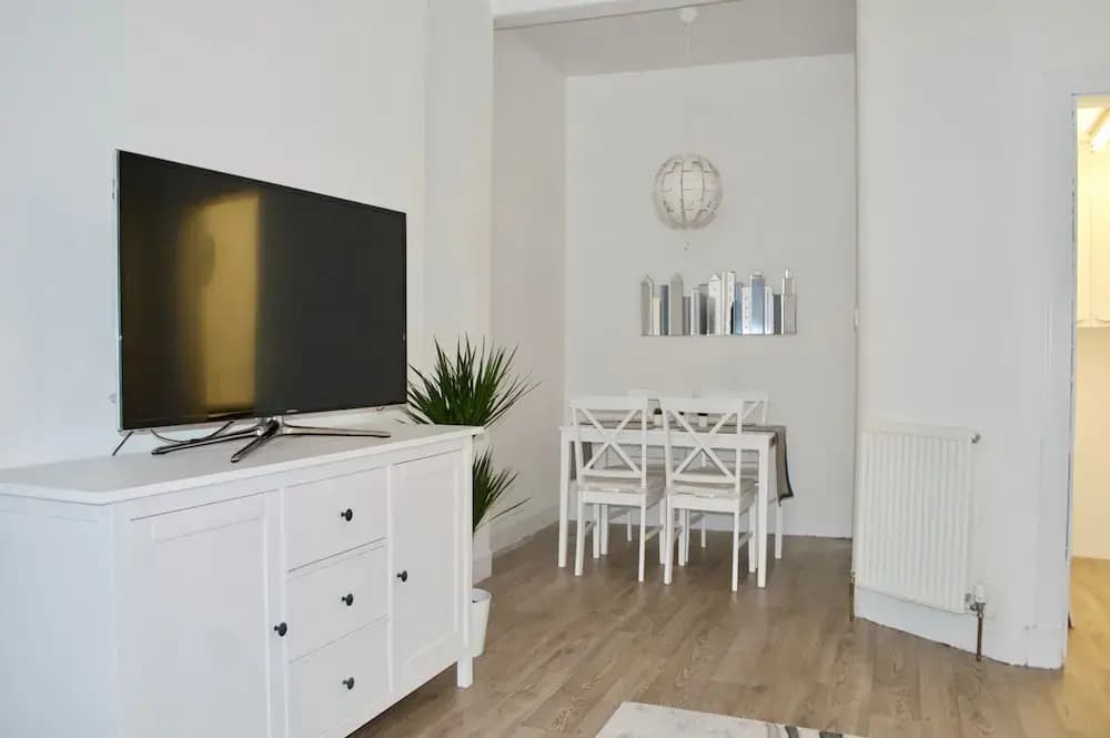 Bright And Modern 1 Bedroom Flat - photo 5
