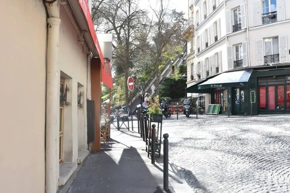 Parisian Apartment at the Foot of Montmartre - photo 1