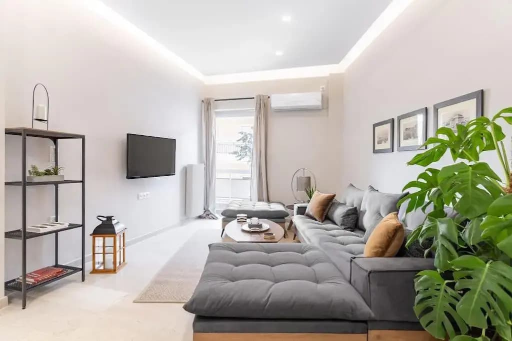 Deluxe 3-BDRM Urban-industrial Apt at Acropolis - main photo