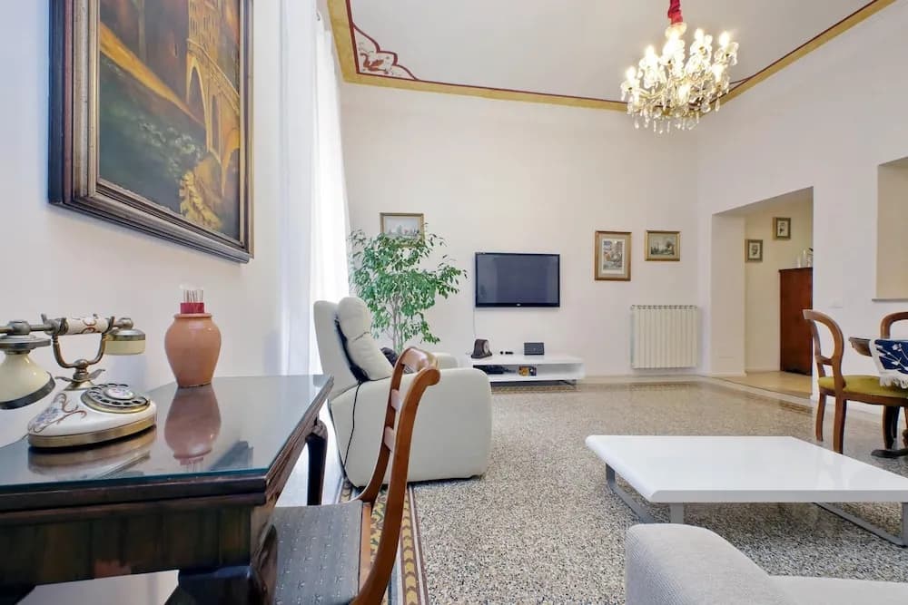 Treasurerome Opera Trevi Green Suite 2BR - photo 4