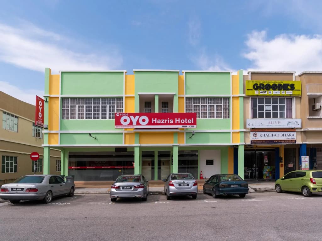 OYO 89536 Hazris Hotel - main photo