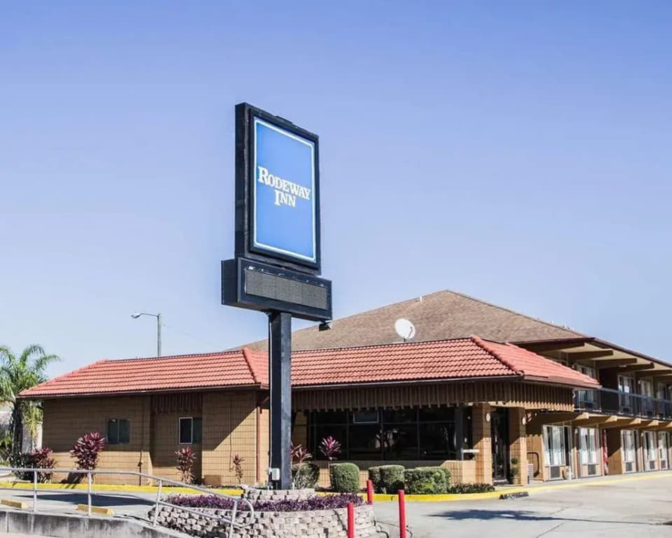 Rodeway Inn Near Florida Mall - photo 11