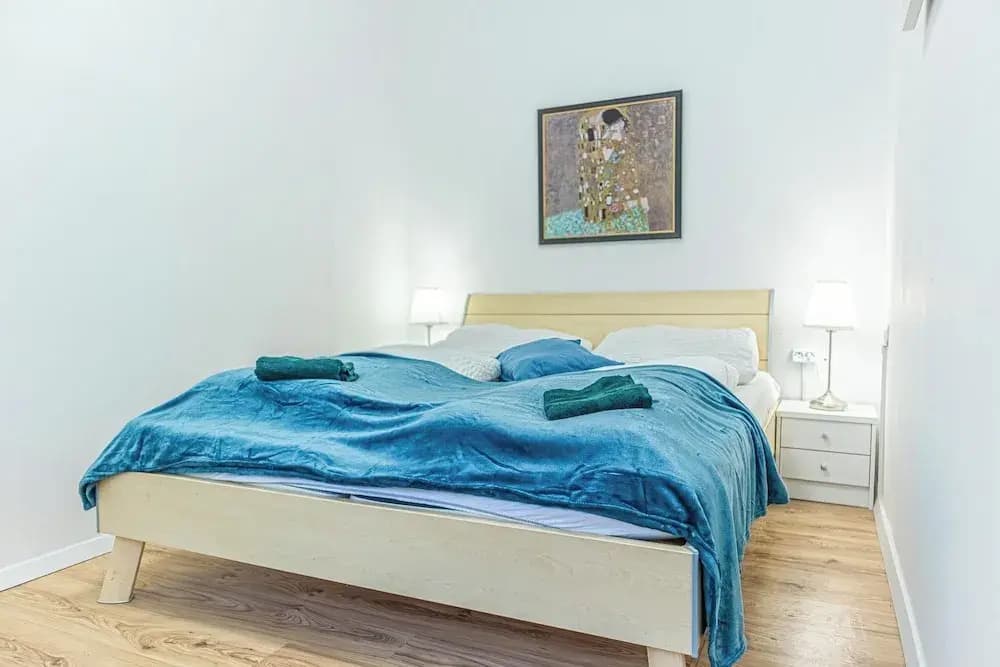 Elegant 2BR Apt Steps from Westbahnhof - photo 6