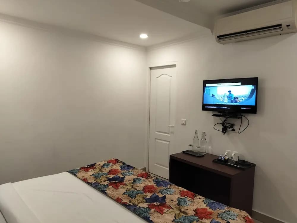 Farmhouse Inn - photo 4