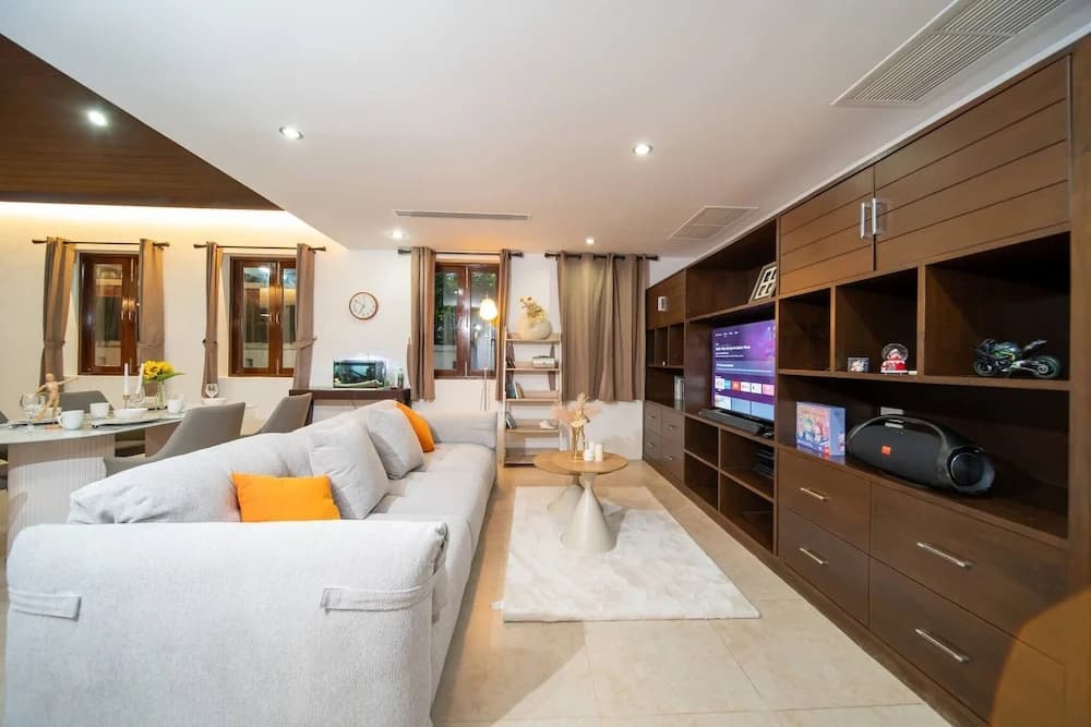 Spacious Private 4 BR Villa With a Working Office - photo 2