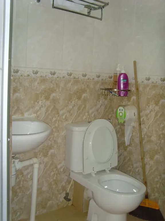 Yue Ka Guest House - 52-54 Argyle Street - photo 23