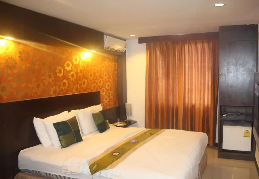 Central Place Hotel - photo 2