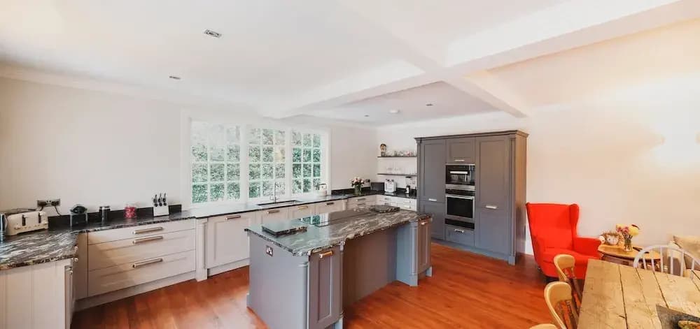 Beautiful 3 Bedroom Georgian Townhouse With Parking - photo 12