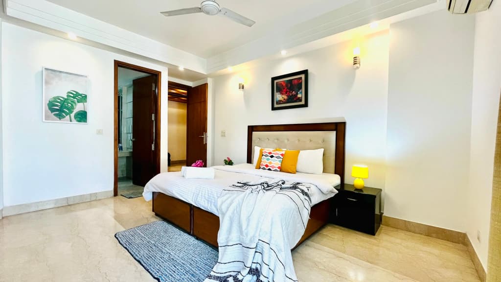 Bluo Modern 3Bhk M Block - Balcony, Parking - photo 4