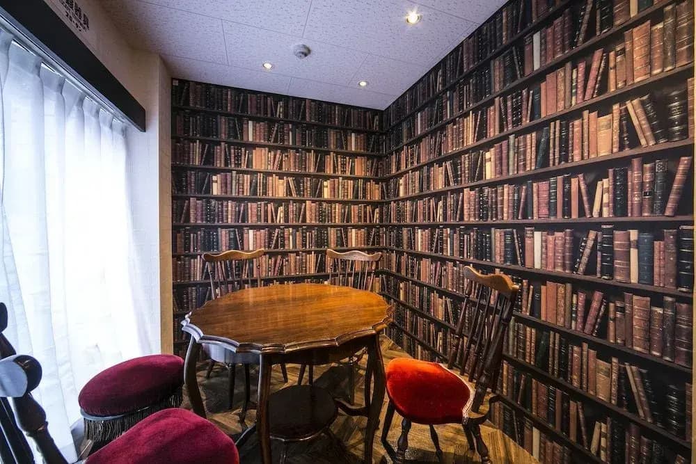 The Wardrobe Hostel Libreria - photo 9