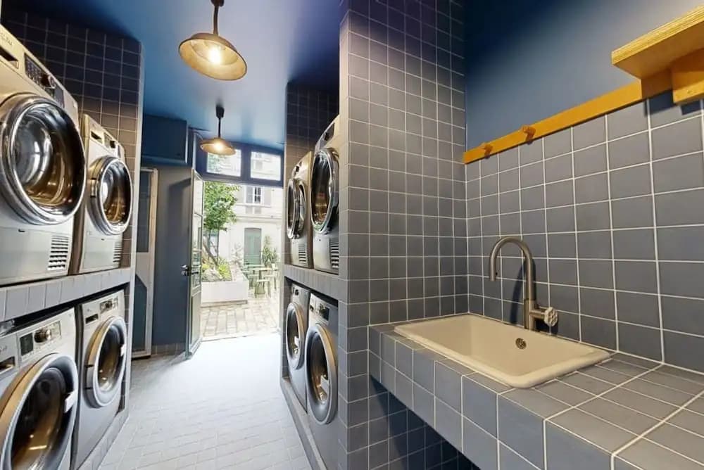 Joivy Charming 2-bed Flat w/ Shared Spaces - photo 9