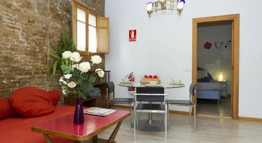 El Born Apartments - photo 5