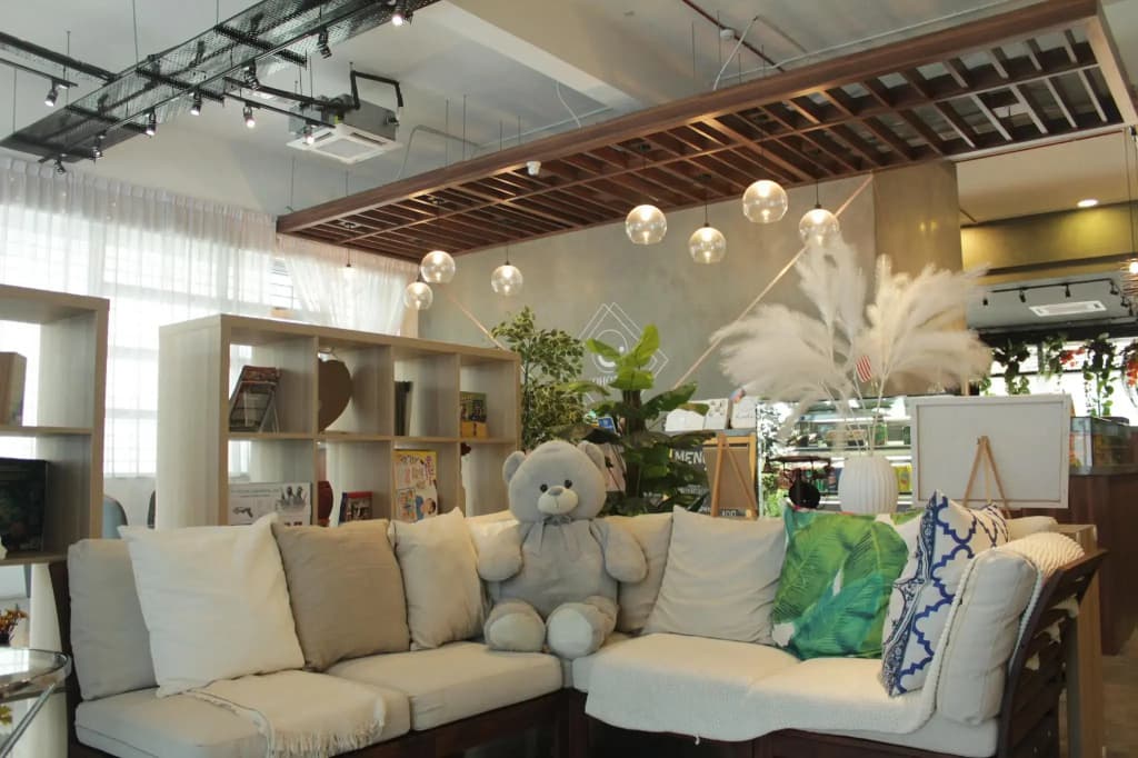 iO Hotel - main photo