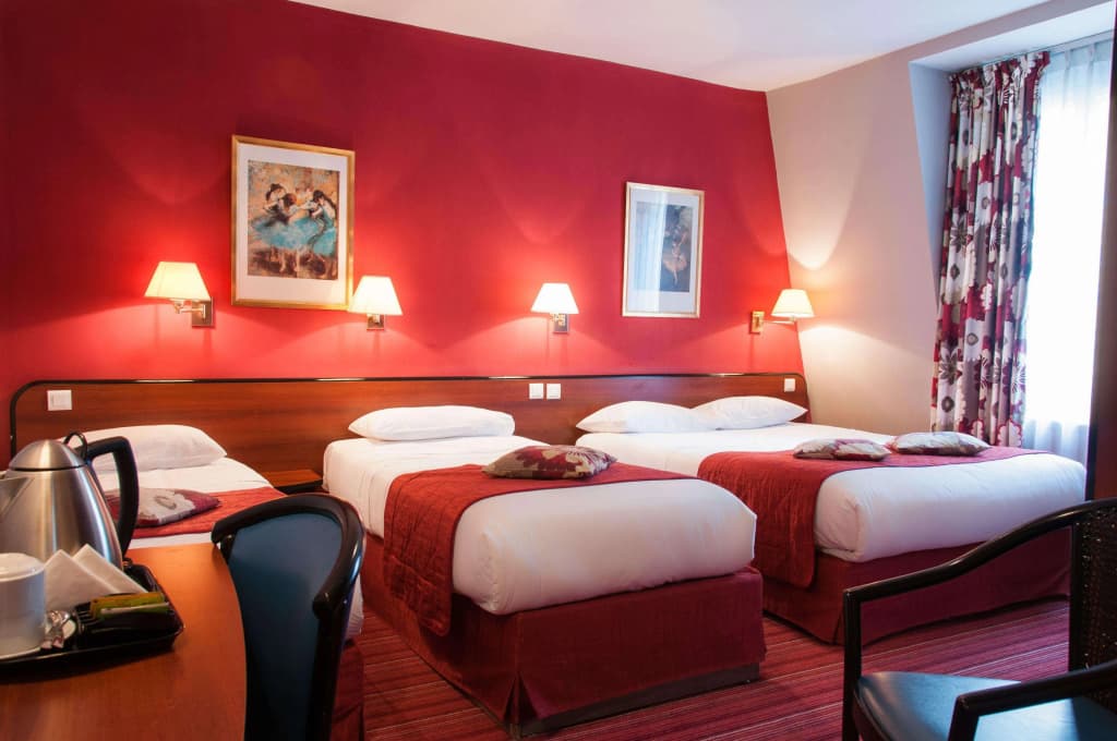 Hôtel Des Deux Avenues - photo 33