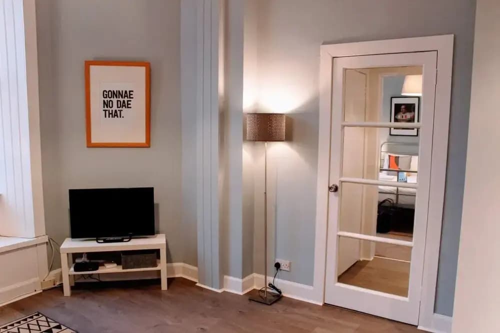 1 Bedroom Apartment In Edinburghs New Town - photo 3