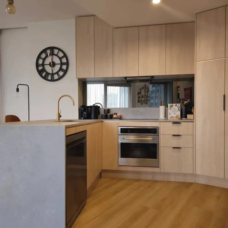 Deluxe 2BR apt Excellent Location Cityviews & Pool - photo 23