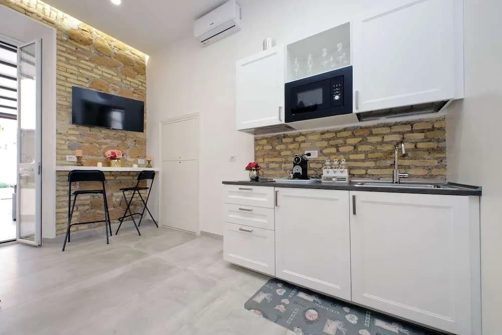 Roman Holiday Suites - photo 21