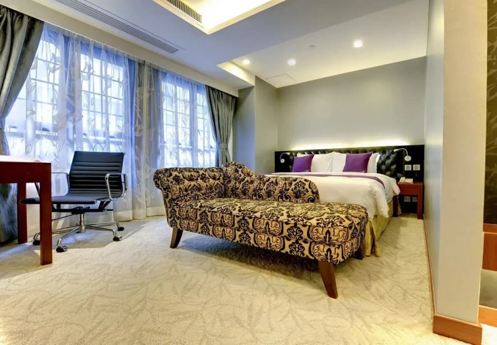 The Bauhinia Hotel - Central - photo 3