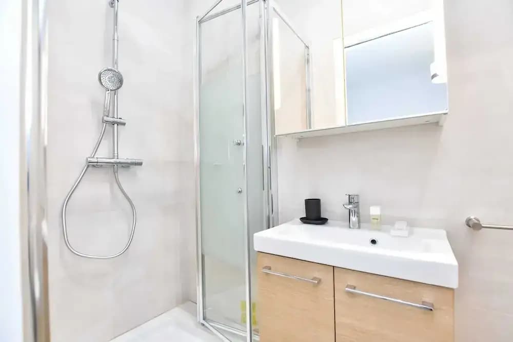 Calm Apartment -1br/4p- Bastille - photo 9