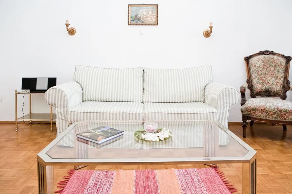 Marthas Veranda Apartment - photo 11
