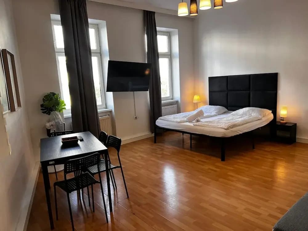 Pleasant 2BR Apt Near U6 Schöpfwerk - photo 1