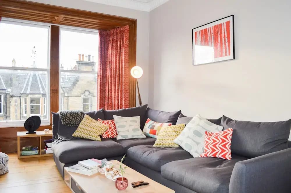 2 Bedroom Apartment in Edinburgh With Views - photo 4