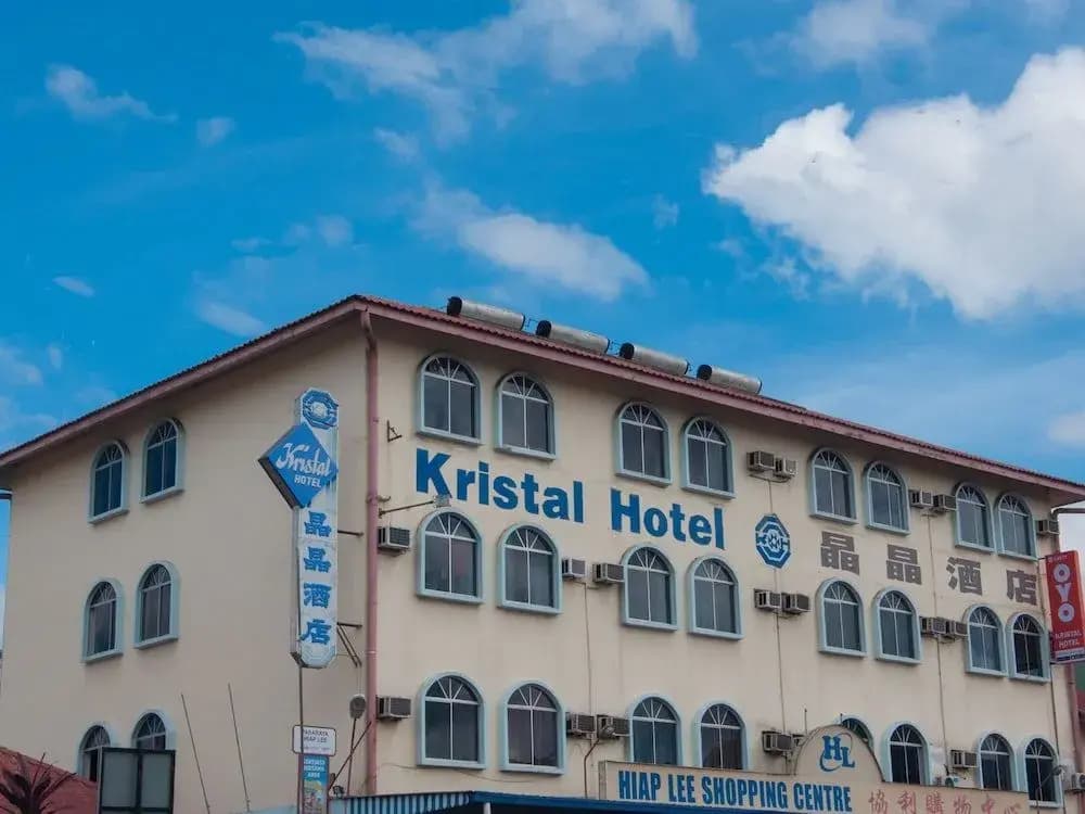 OYO 89577 Kristal Hotel - photo 1