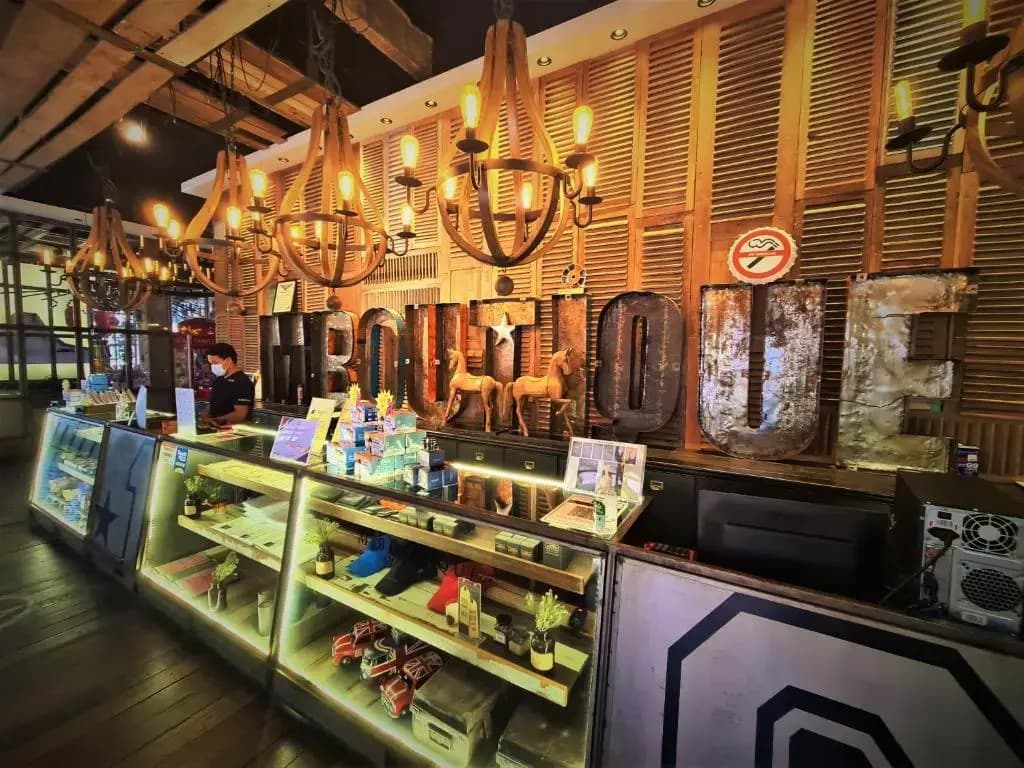 M Boutique Station 18 - photo 11