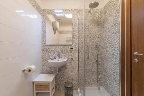 Vatican Luxury 2bd 2ba Apartment - photo 9