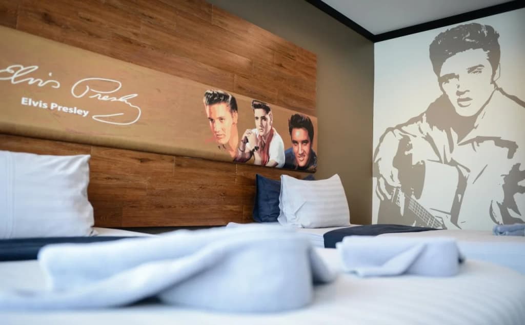 The River Scene Hotel - photo 11