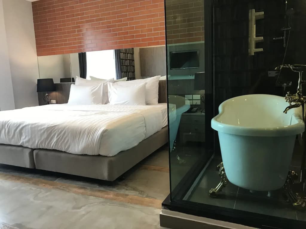 V20boutique Jacuzzi Hotel - photo 40
