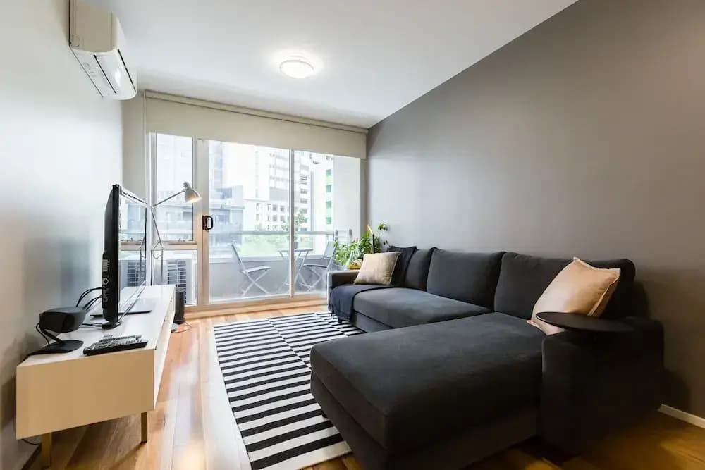 SANDRA, 1BDR Carlton Apartment - photo 12