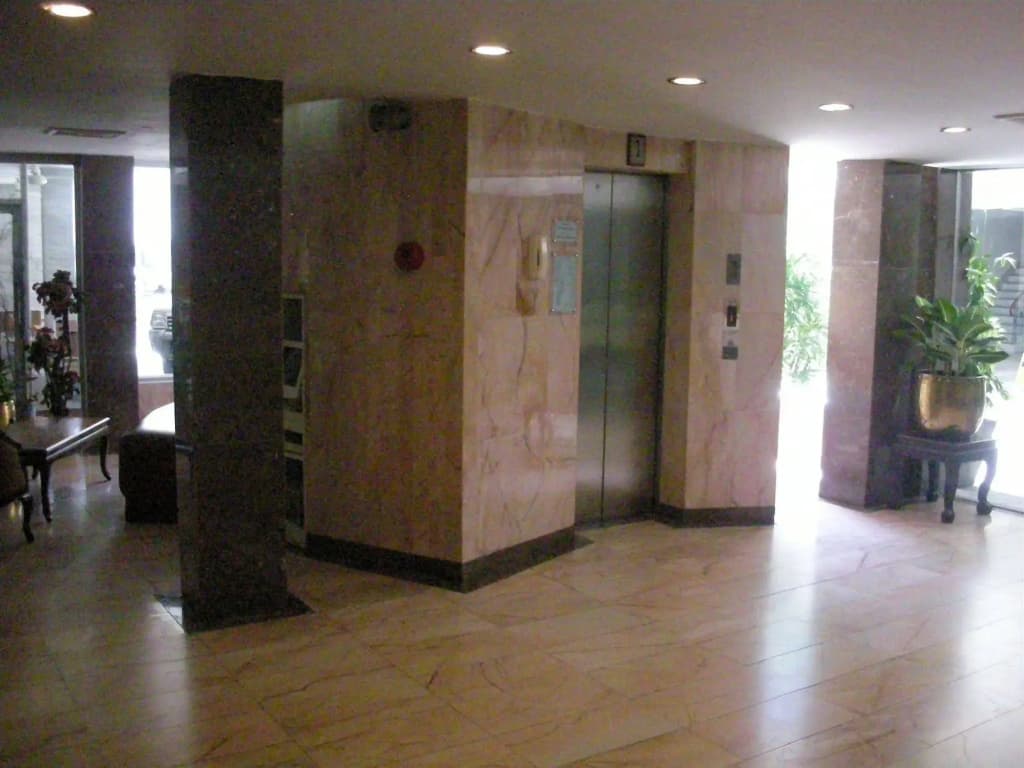 Suriwongse Hotel - photo 2