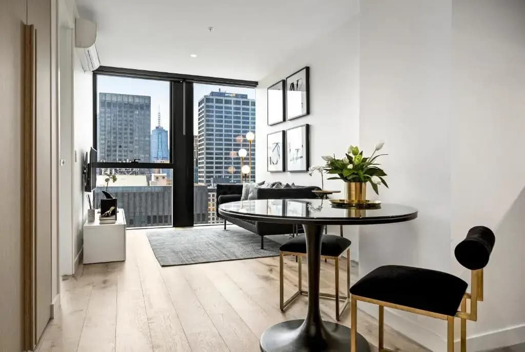 Luxuria Apartments - Collins House - photo 2