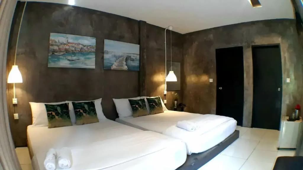 At Koh Larn Resort - photo 2
