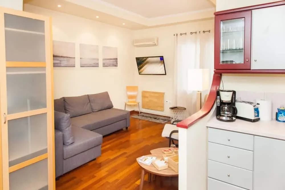 Centrally Located Studio In Athens - photo 11