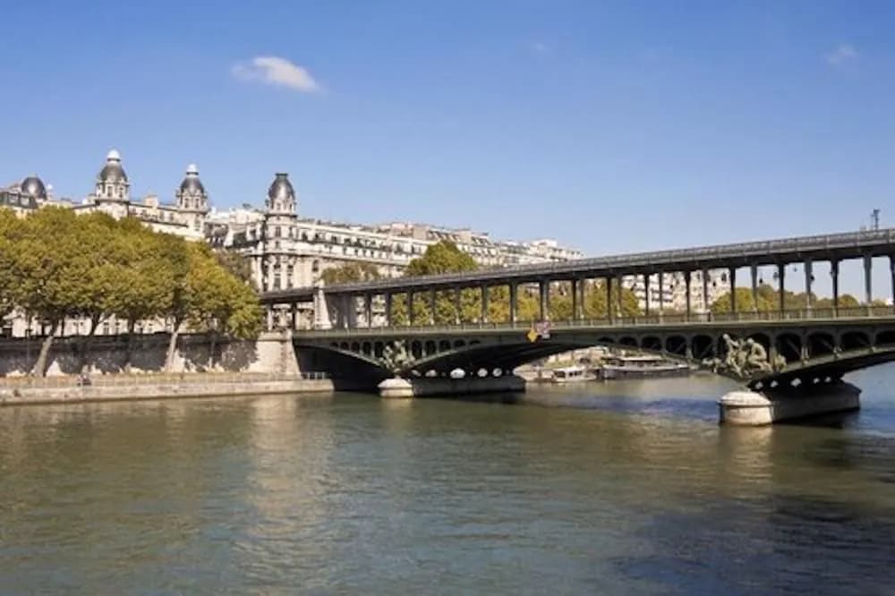 Eiffel Tower Saint Residence - photo 8