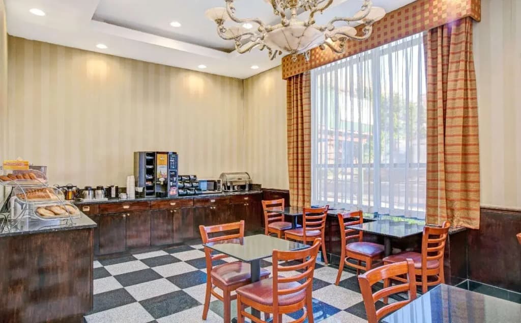 Ramada by Wyndham Jamaica/Queens - photo 10