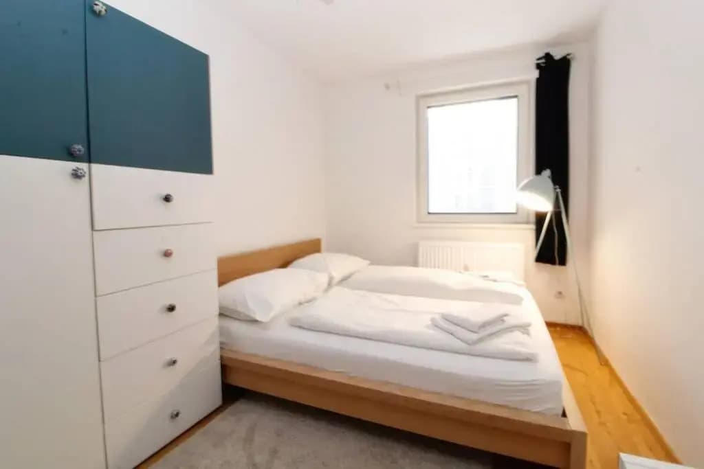 MODERN spacious, 2 BEDROOM, FREE PARKING - photo 4
