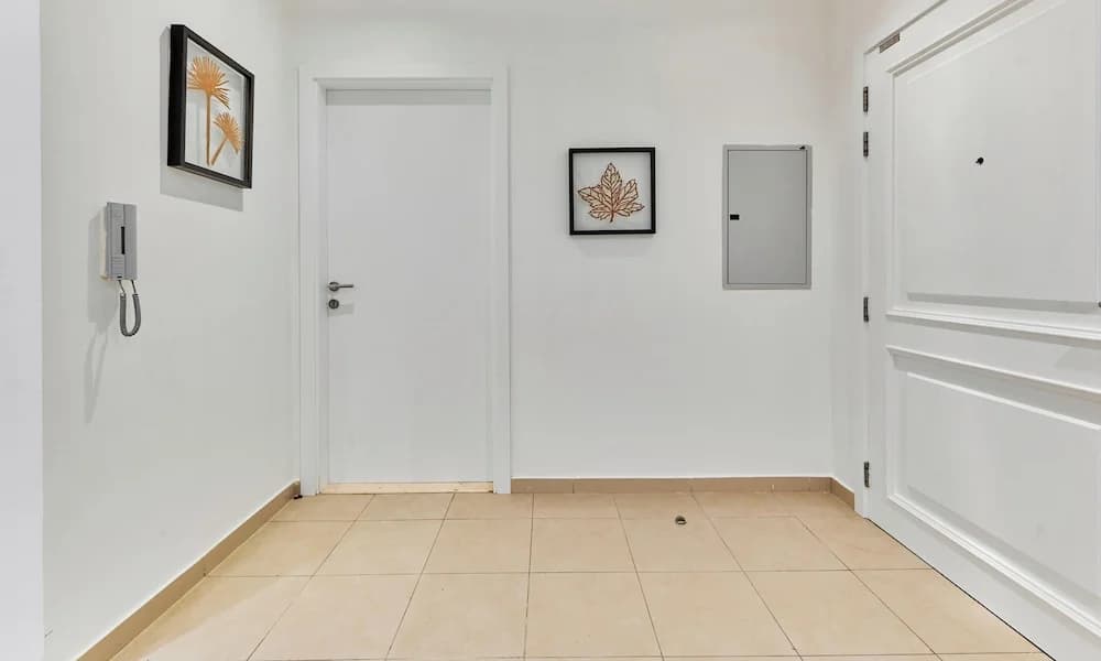 bnbme - Emirates Crown - 2BR & Maid Room - photo 10