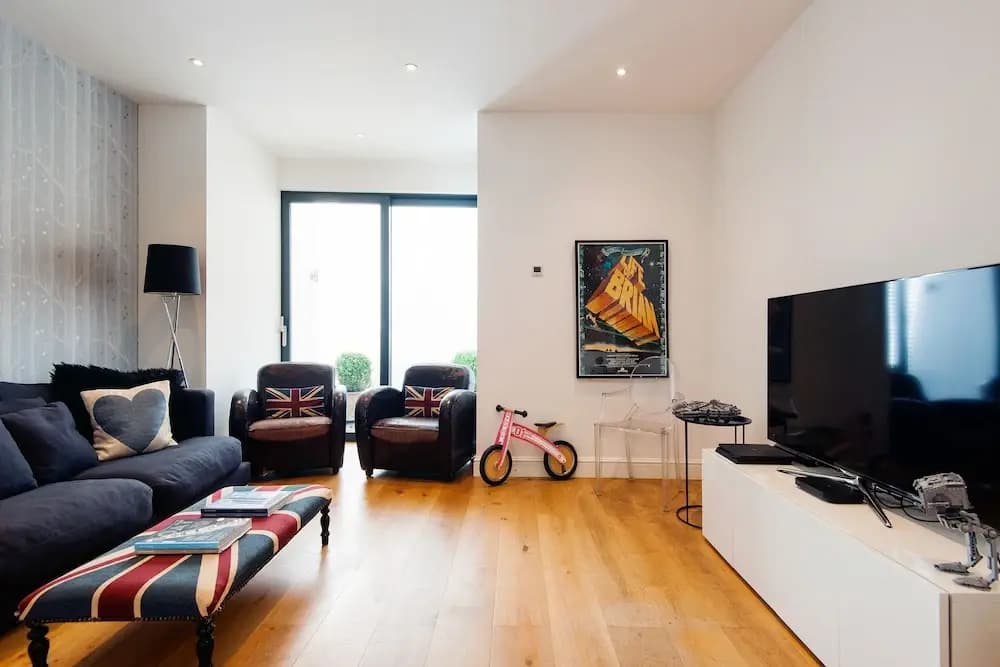 Enchanting Southfields Home by King George's Park - main photo