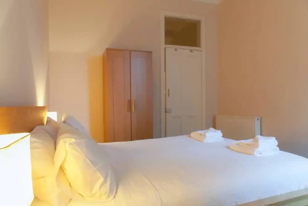 2 Bedroom Flat With Skyline Views - photo 3