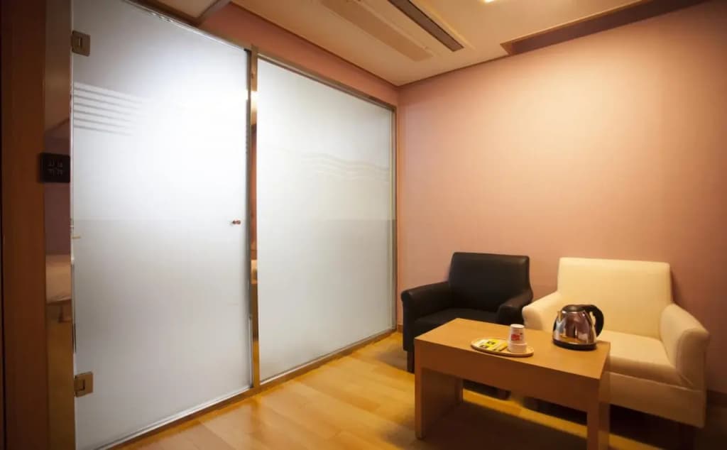 Prince Hotel - photo 5