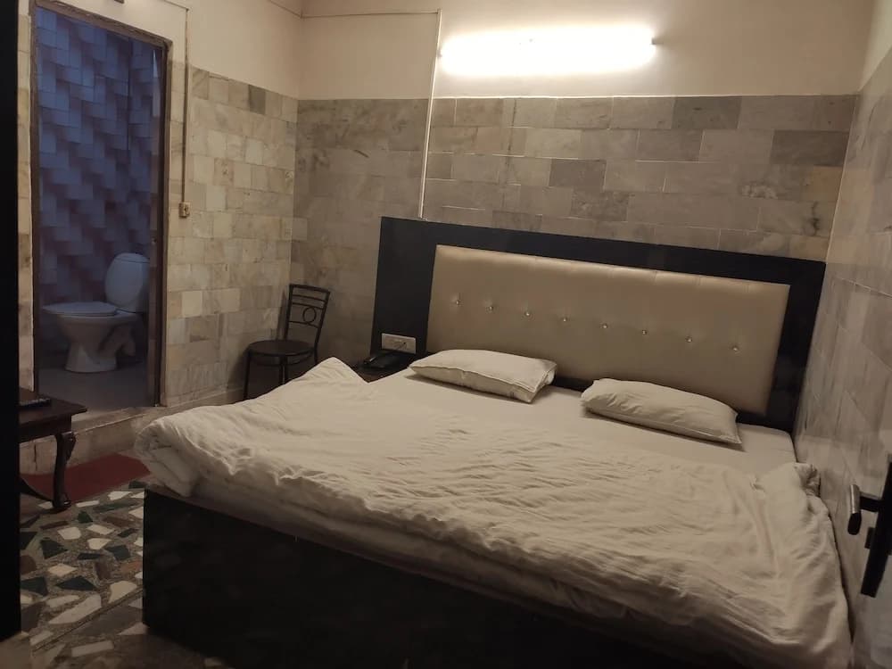 Hotel Hare Rama Deluxe - photo 2