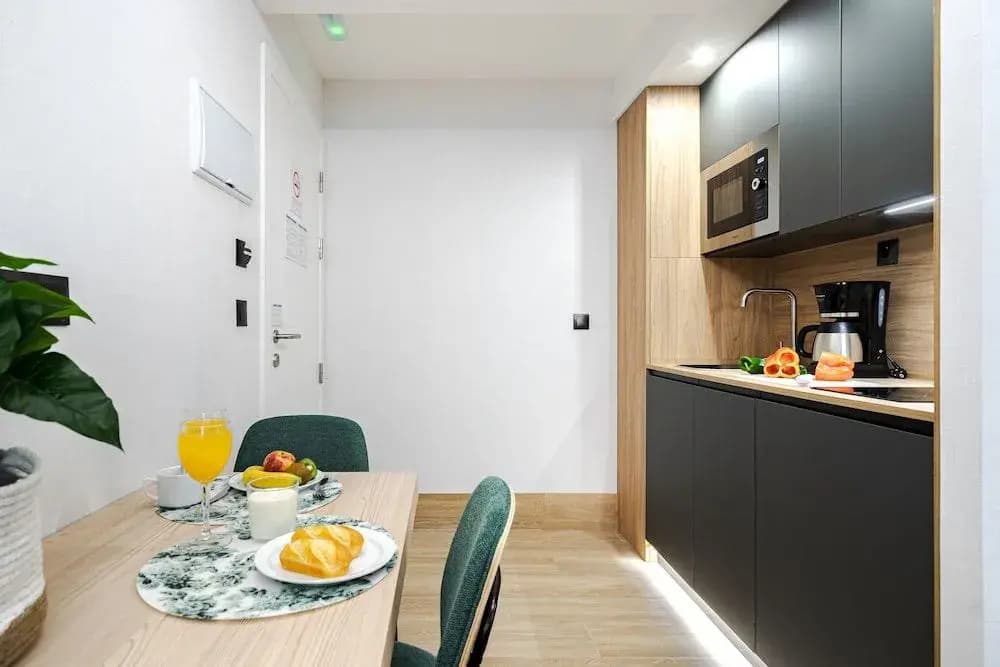 Feelathome Ventas Suites - photo 14