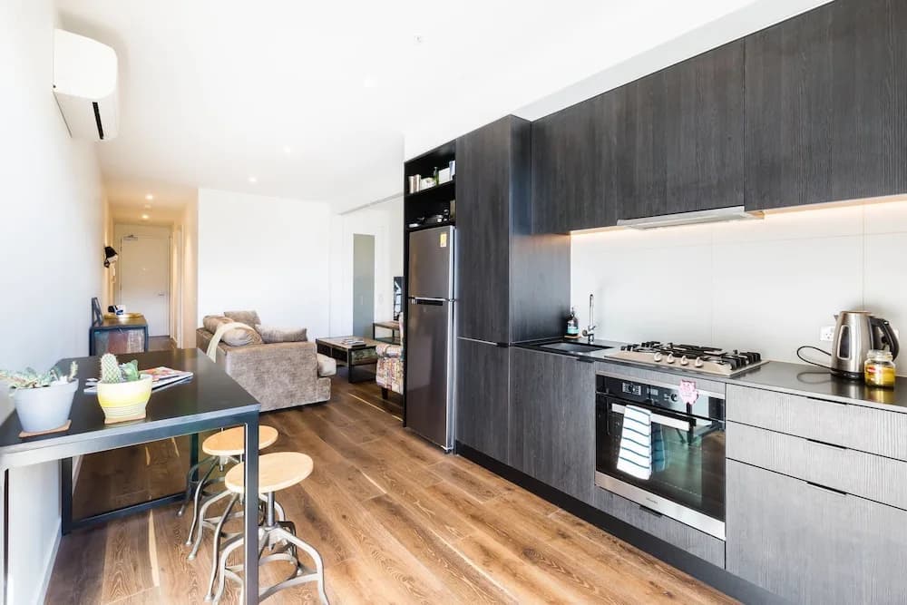 MAXINE, 1BDR Collingwood Apartment - photo 3
